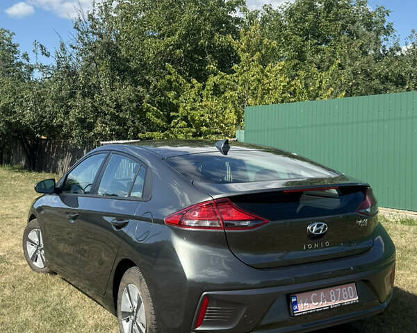 Серый Хендай Ioniq, объемом двигателя 1.58 л и пробегом 84 тыс. км за 15500 $, фото 2 на Automoto.ua