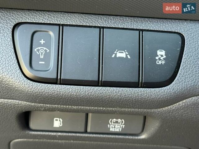Сірий Хендай Ioniq, об'ємом двигуна 1.58 л та пробігом 165 тис. км за 15999 $, фото 17 на Automoto.ua
