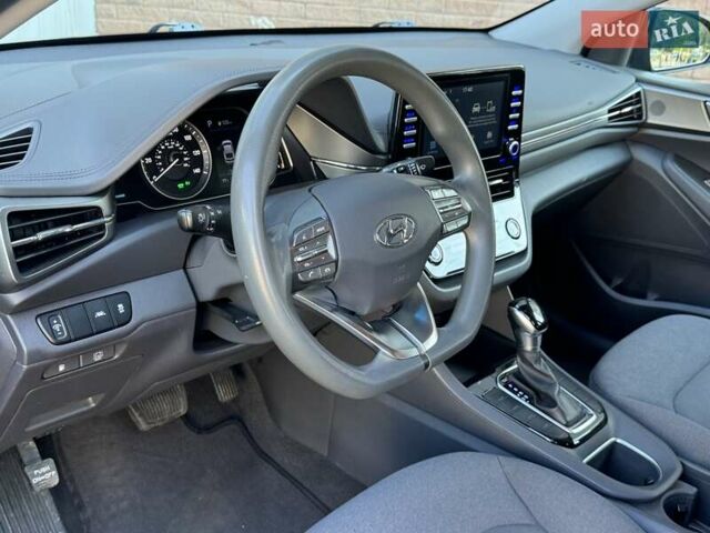 Сірий Хендай Ioniq, об'ємом двигуна 1.58 л та пробігом 165 тис. км за 15999 $, фото 10 на Automoto.ua