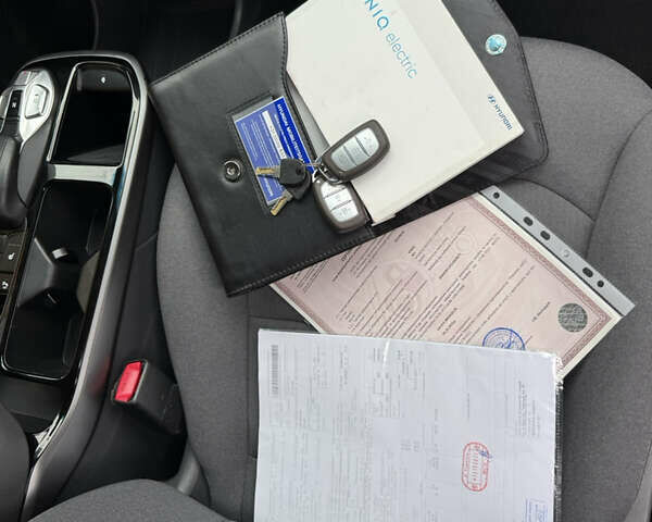 Серый Хендай Ioniq, объемом двигателя 0 л и пробегом 58 тыс. км за 15199 $, фото 73 на Automoto.ua