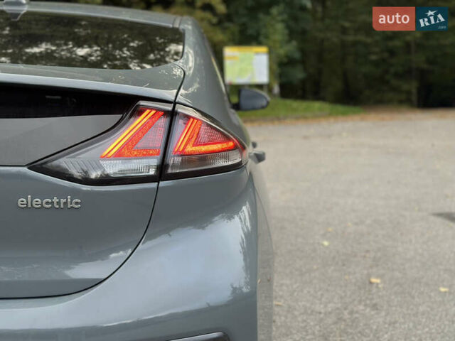 Серый Хендай Ioniq, объемом двигателя 0 л и пробегом 80 тыс. км за 17999 $, фото 4 на Automoto.ua