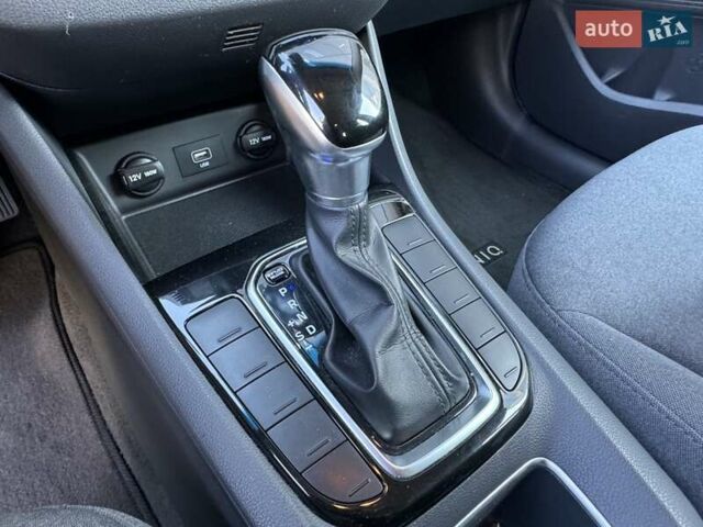 Сірий Хендай Ioniq, об'ємом двигуна 1.58 л та пробігом 165 тис. км за 15999 $, фото 16 на Automoto.ua