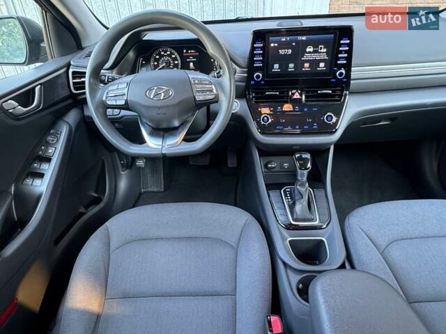 Сірий Хендай Ioniq, об'ємом двигуна 1.58 л та пробігом 165 тис. км за 15999 $, фото 15 на Automoto.ua