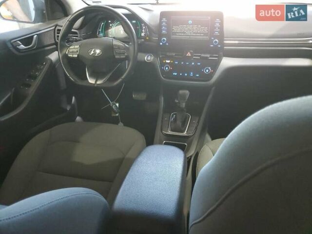 Серый Хендай Ioniq, объемом двигателя 1.58 л и пробегом 128 тыс. км за 3000 $, фото 7 на Automoto.ua