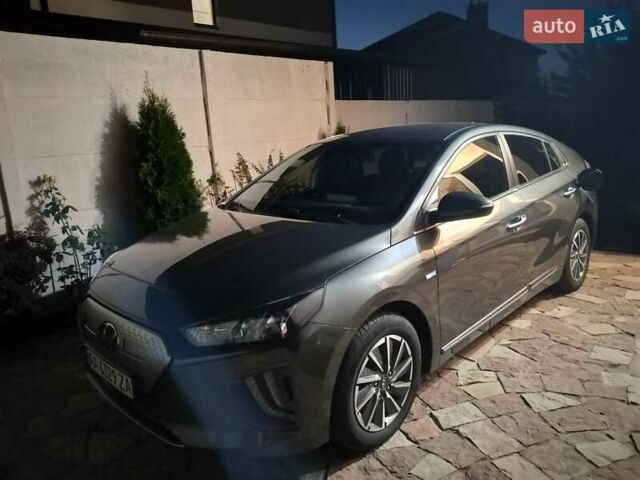 Серый Хендай Ioniq, объемом двигателя 0 л и пробегом 82 тыс. км за 16500 $, фото 2 на Automoto.ua