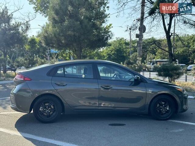 Сірий Хендай Ioniq, об'ємом двигуна 1.58 л та пробігом 165 тис. км за 15999 $, фото 7 на Automoto.ua