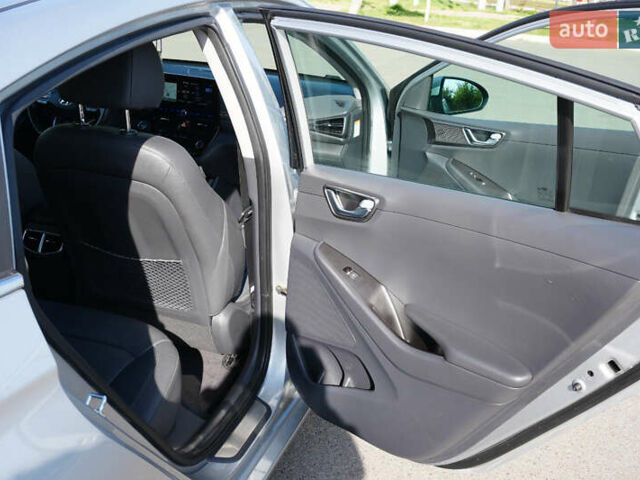 Серый Хендай Ioniq, объемом двигателя 0 л и пробегом 45 тыс. км за 16500 $, фото 16 на Automoto.ua