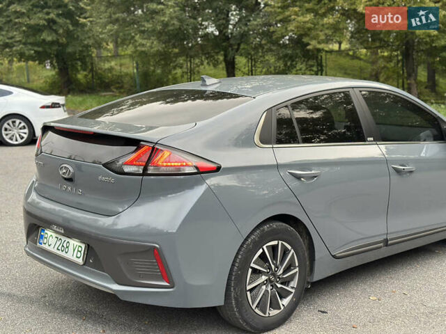 Серый Хендай Ioniq, объемом двигателя 0 л и пробегом 80 тыс. км за 17999 $, фото 3 на Automoto.ua
