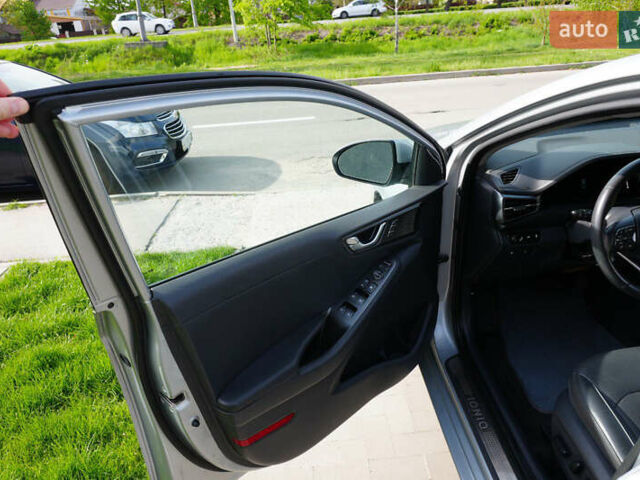 Серый Хендай Ioniq, объемом двигателя 0 л и пробегом 45 тыс. км за 16500 $, фото 44 на Automoto.ua