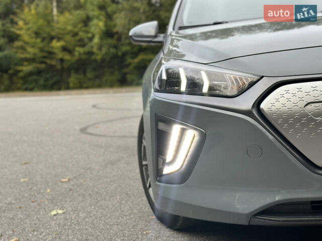 Серый Хендай Ioniq, объемом двигателя 0 л и пробегом 80 тыс. км за 17999 $, фото 7 на Automoto.ua