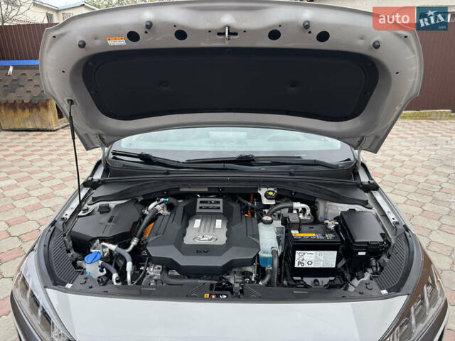 Серый Хендай Ioniq, объемом двигателя 0 л и пробегом 58 тыс. км за 15199 $, фото 41 на Automoto.ua