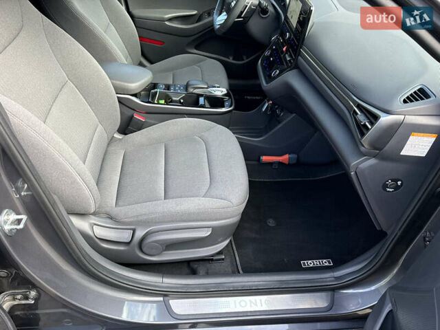 Серый Хендай Ioniq, объемом двигателя 0 л и пробегом 75 тыс. км за 15499 $, фото 26 на Automoto.ua