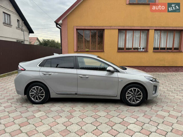 Серый Хендай Ioniq, объемом двигателя 0 л и пробегом 58 тыс. км за 15199 $, фото 4 на Automoto.ua