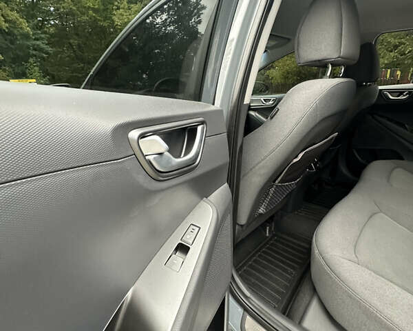 Серый Хендай Ioniq, объемом двигателя 0 л и пробегом 80 тыс. км за 17999 $, фото 22 на Automoto.ua