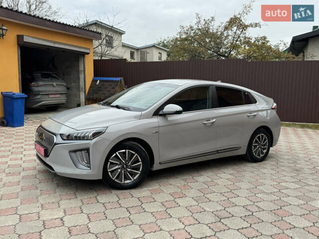 Серый Хендай Ioniq, объемом двигателя 0 л и пробегом 58 тыс. км за 15199 $, фото 67 на Automoto.ua