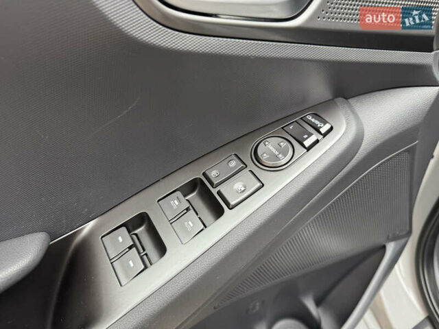 Серый Хендай Ioniq, объемом двигателя 0 л и пробегом 58 тыс. км за 15199 $, фото 12 на Automoto.ua