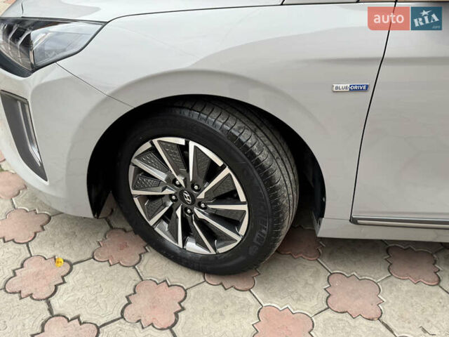 Серый Хендай Ioniq, объемом двигателя 0 л и пробегом 58 тыс. км за 15199 $, фото 61 на Automoto.ua