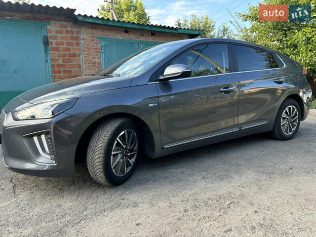 Серый Хендай Ioniq, объемом двигателя 0 л и пробегом 75 тыс. км за 15499 $, фото 2 на Automoto.ua