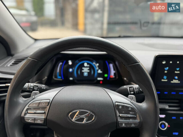 Серый Хендай Ioniq, объемом двигателя 0 л и пробегом 58 тыс. км за 15199 $, фото 58 на Automoto.ua