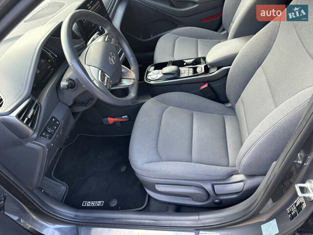 Серый Хендай Ioniq, объемом двигателя 0 л и пробегом 75 тыс. км за 15499 $, фото 14 на Automoto.ua