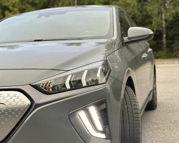 Серый Хендай Ioniq, объемом двигателя 0 л и пробегом 80 тыс. км за 17999 $, фото 13 на Automoto.ua