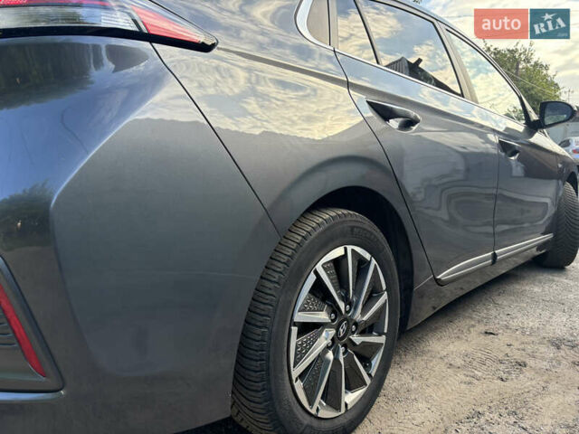 Серый Хендай Ioniq, объемом двигателя 0 л и пробегом 75 тыс. км за 15499 $, фото 12 на Automoto.ua