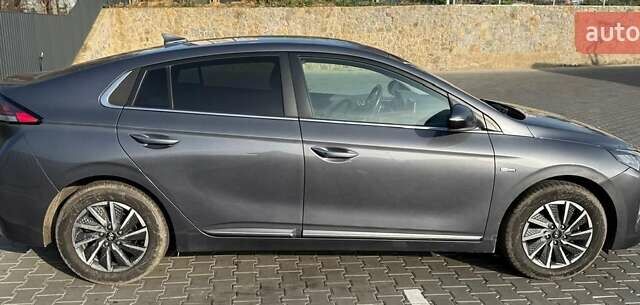 Серый Хендай Ioniq, объемом двигателя 0 л и пробегом 115 тыс. км за 16400 $, фото 3 на Automoto.ua