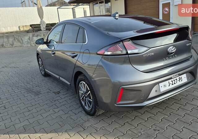 Сірий Хендай Ioniq, об'ємом двигуна 0 л та пробігом 86 тис. км за 15800 $, фото 6 на Automoto.ua