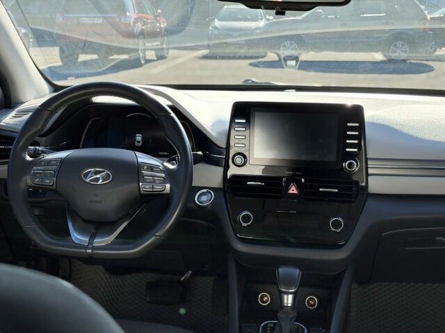 Серый Хендай Ioniq, объемом двигателя 1.6 л и пробегом 125 тыс. км за 14700 $, фото 7 на Automoto.ua