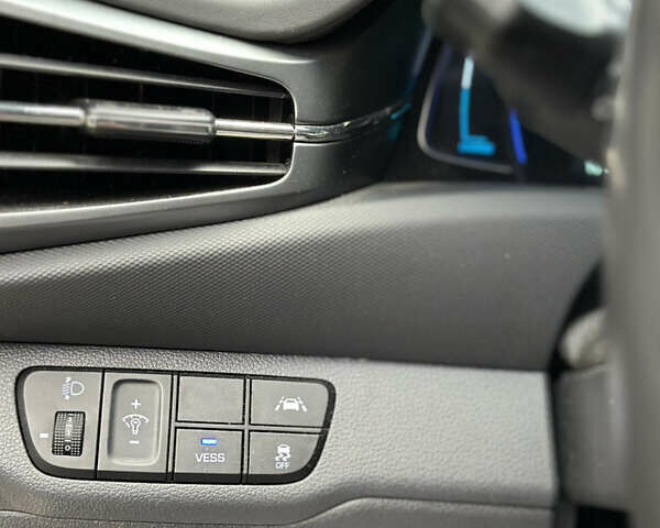 Серый Хендай Ioniq, объемом двигателя 0 л и пробегом 80 тыс. км за 17999 $, фото 30 на Automoto.ua