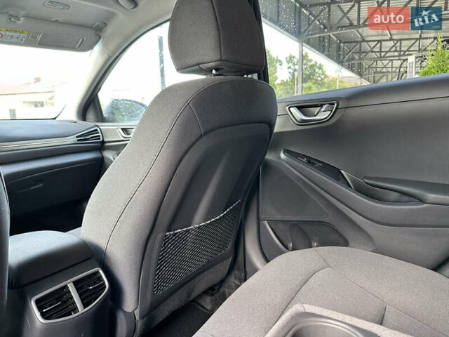 Серый Хендай Ioniq, объемом двигателя 0 л и пробегом 70 тыс. км за 15800 $, фото 31 на Automoto.ua