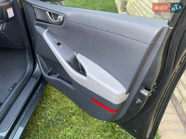 Серый Хендай Ioniq, объемом двигателя 1.58 л и пробегом 46 тыс. км за 19900 $, фото 22 на Automoto.ua