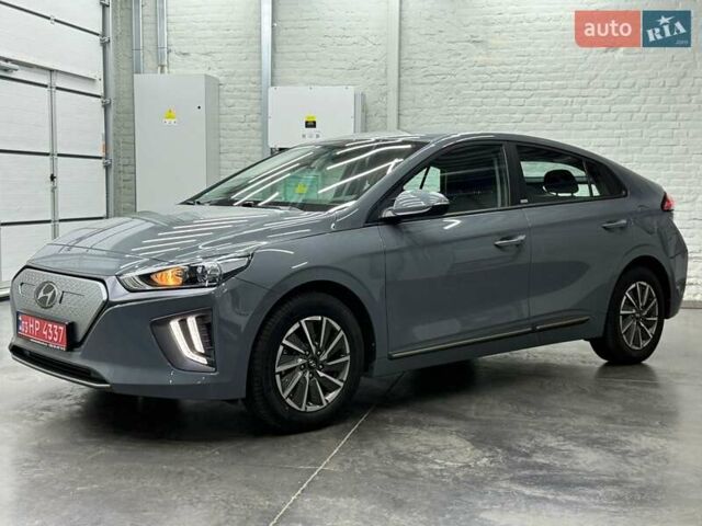 Хендай Ioniq 2021 в Луцке на Automoto.ua Серый Хендай Ioniq, объемом двигателя 0 л и пробегом 35 тыс. км за 17779 $, фото 1 на Automoto.ua
