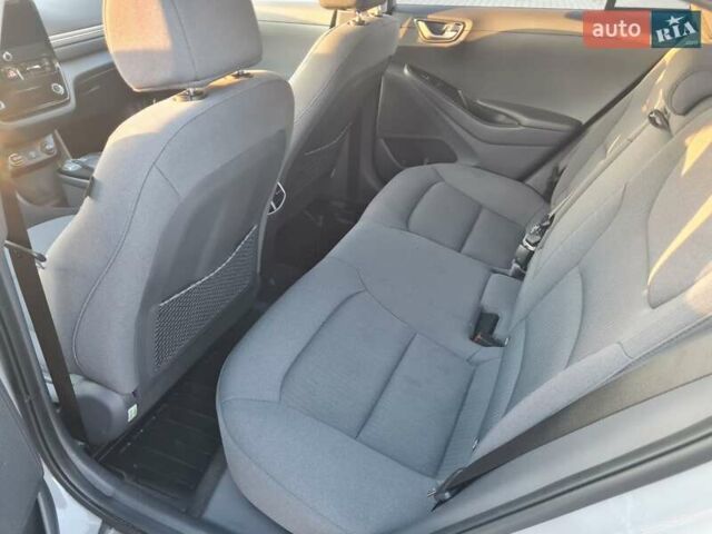 Серый Хендай Ioniq, объемом двигателя 0 л и пробегом 37 тыс. км за 16700 $, фото 2 на Automoto.ua