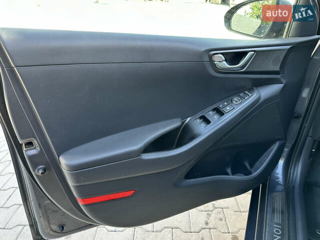 Серый Хендай Ioniq, объемом двигателя 0 л и пробегом 70 тыс. км за 15800 $, фото 25 на Automoto.ua