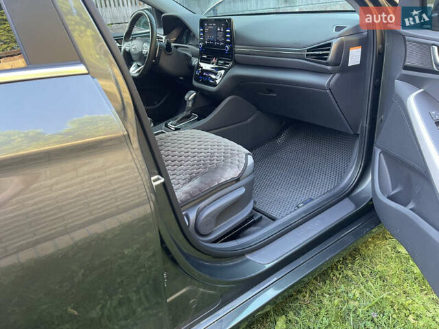 Серый Хендай Ioniq, объемом двигателя 1.58 л и пробегом 46 тыс. км за 19900 $, фото 23 на Automoto.ua