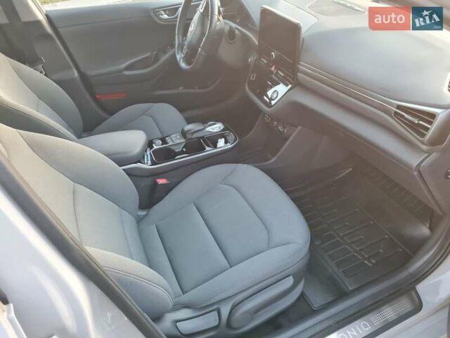 Серый Хендай Ioniq, объемом двигателя 0 л и пробегом 37 тыс. км за 16700 $, фото 25 на Automoto.ua