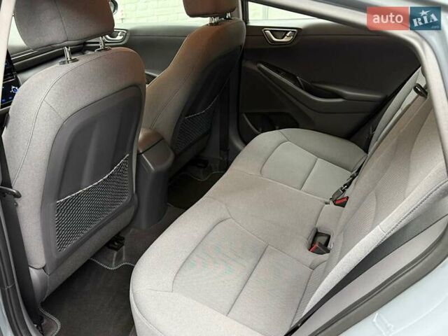 Хендай Ioniq 2021 в Луцке на Automoto.ua Серый Хендай Ioniq, объемом двигателя 0 л и пробегом 35 тыс. км за 17779 $, фото 34 на Automoto.ua
