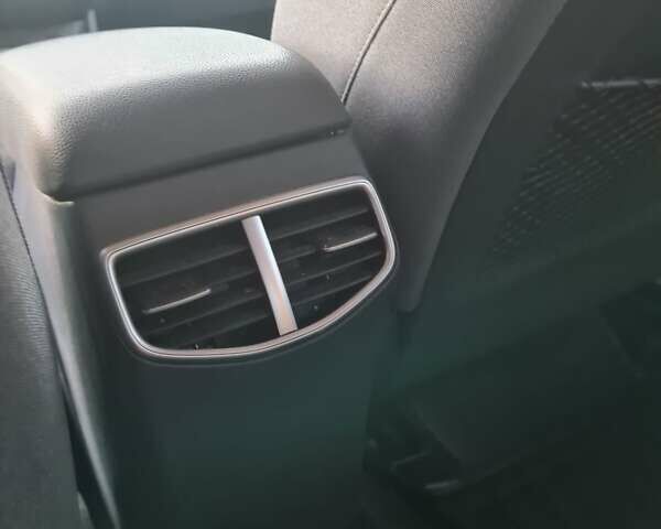 Серый Хендай Ioniq, объемом двигателя 0 л и пробегом 37 тыс. км за 16700 $, фото 5 на Automoto.ua