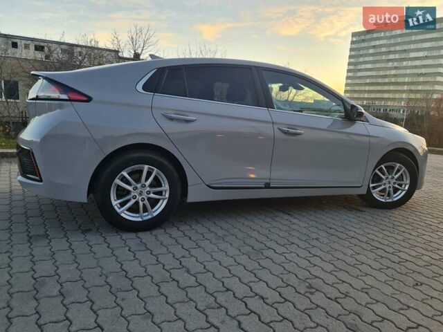 Серый Хендай Ioniq, объемом двигателя 0 л и пробегом 37 тыс. км за 16700 $, фото 3 на Automoto.ua