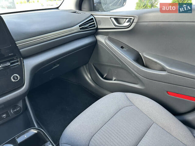 Серый Хендай Ioniq, объемом двигателя 0 л и пробегом 70 тыс. км за 15800 $, фото 18 на Automoto.ua