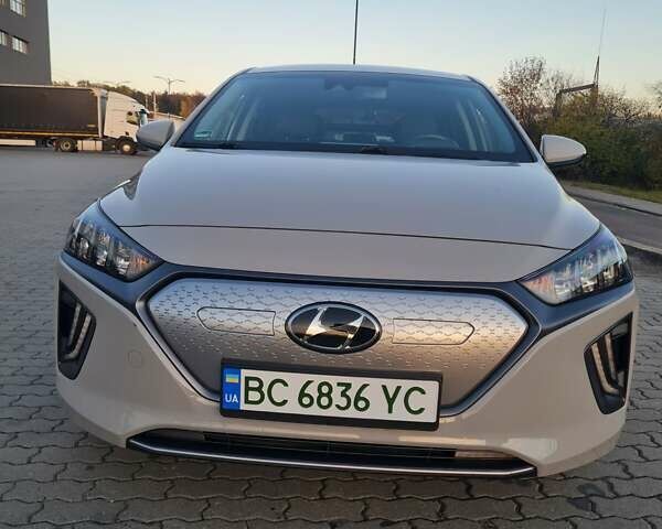 Серый Хендай Ioniq, объемом двигателя 0 л и пробегом 37 тыс. км за 16700 $, фото 9 на Automoto.ua