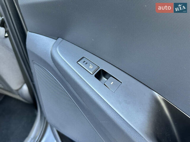 Серый Хендай Ioniq, объемом двигателя 0 л и пробегом 70 тыс. км за 15800 $, фото 37 на Automoto.ua