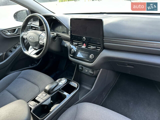 Серый Хендай Ioniq, объемом двигателя 0 л и пробегом 70 тыс. км за 15800 $, фото 39 на Automoto.ua