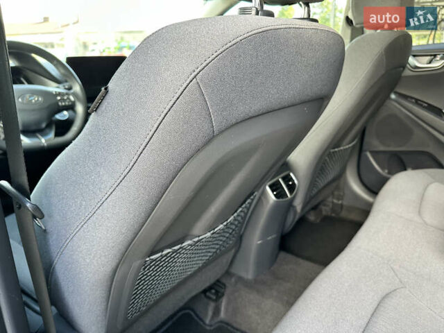 Серый Хендай Ioniq, объемом двигателя 0 л и пробегом 70 тыс. км за 15800 $, фото 29 на Automoto.ua