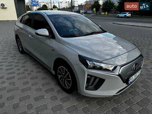 Сірий Хендай Ioniq, об'ємом двигуна 0 л та пробігом 20 тис. км за 19500 $, фото 5 на Automoto.ua