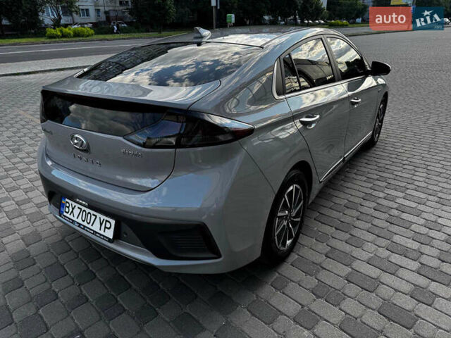 Сірий Хендай Ioniq, об'ємом двигуна 0 л та пробігом 20 тис. км за 19500 $, фото 4 на Automoto.ua