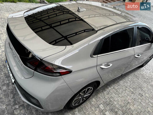 Сірий Хендай Ioniq, об'ємом двигуна 0 л та пробігом 20 тис. км за 19500 $, фото 7 на Automoto.ua