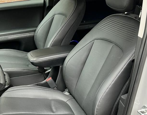 Сірий Хендай Ioniq, об'ємом двигуна 0 л та пробігом 163 тис. км за 22999 $, фото 5 на Automoto.ua