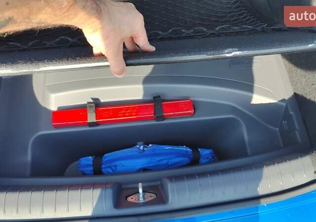 Синий Хендай Ioniq, объемом двигателя 0 л и пробегом 152 тыс. км за 12300 $, фото 12 на Automoto.ua